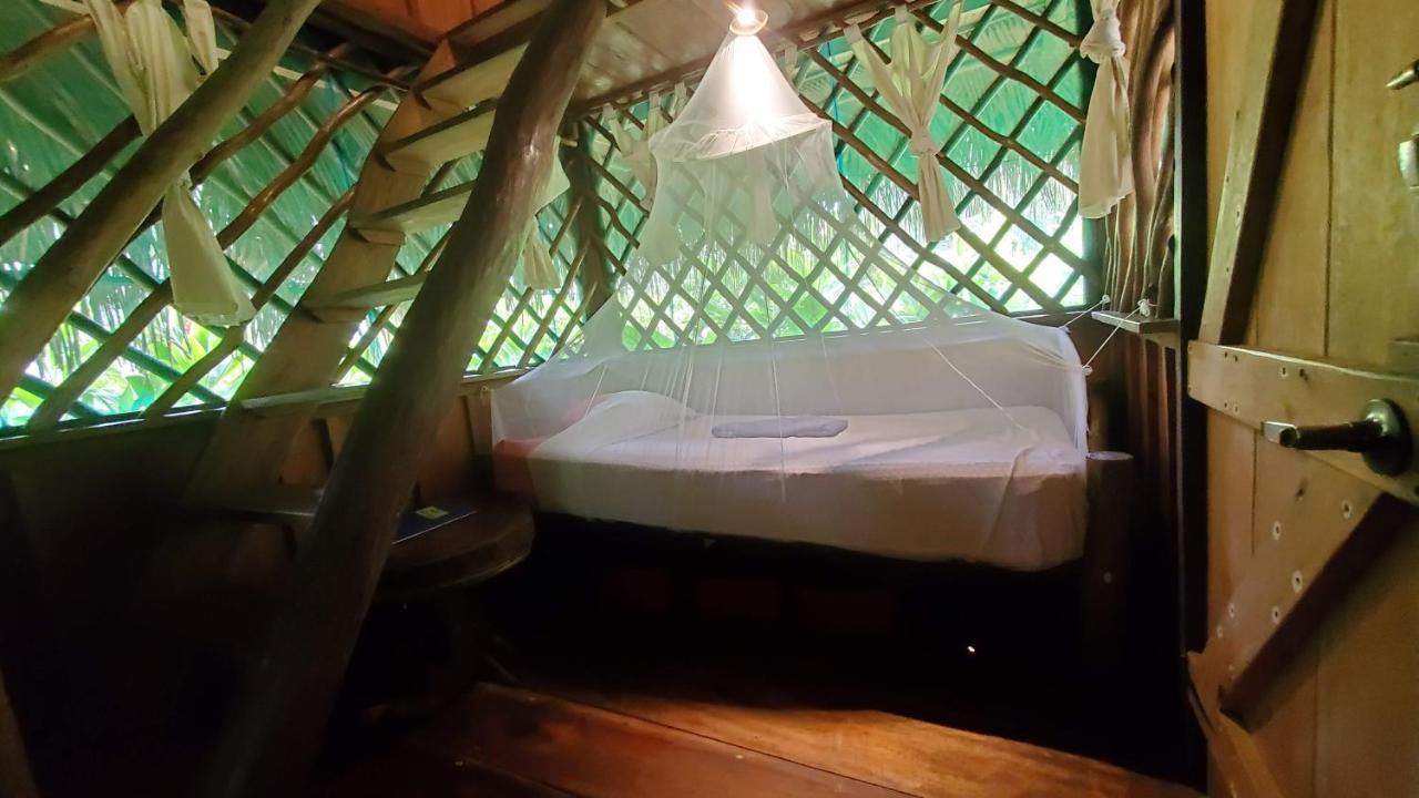 El Hotelito Perdido Izabal