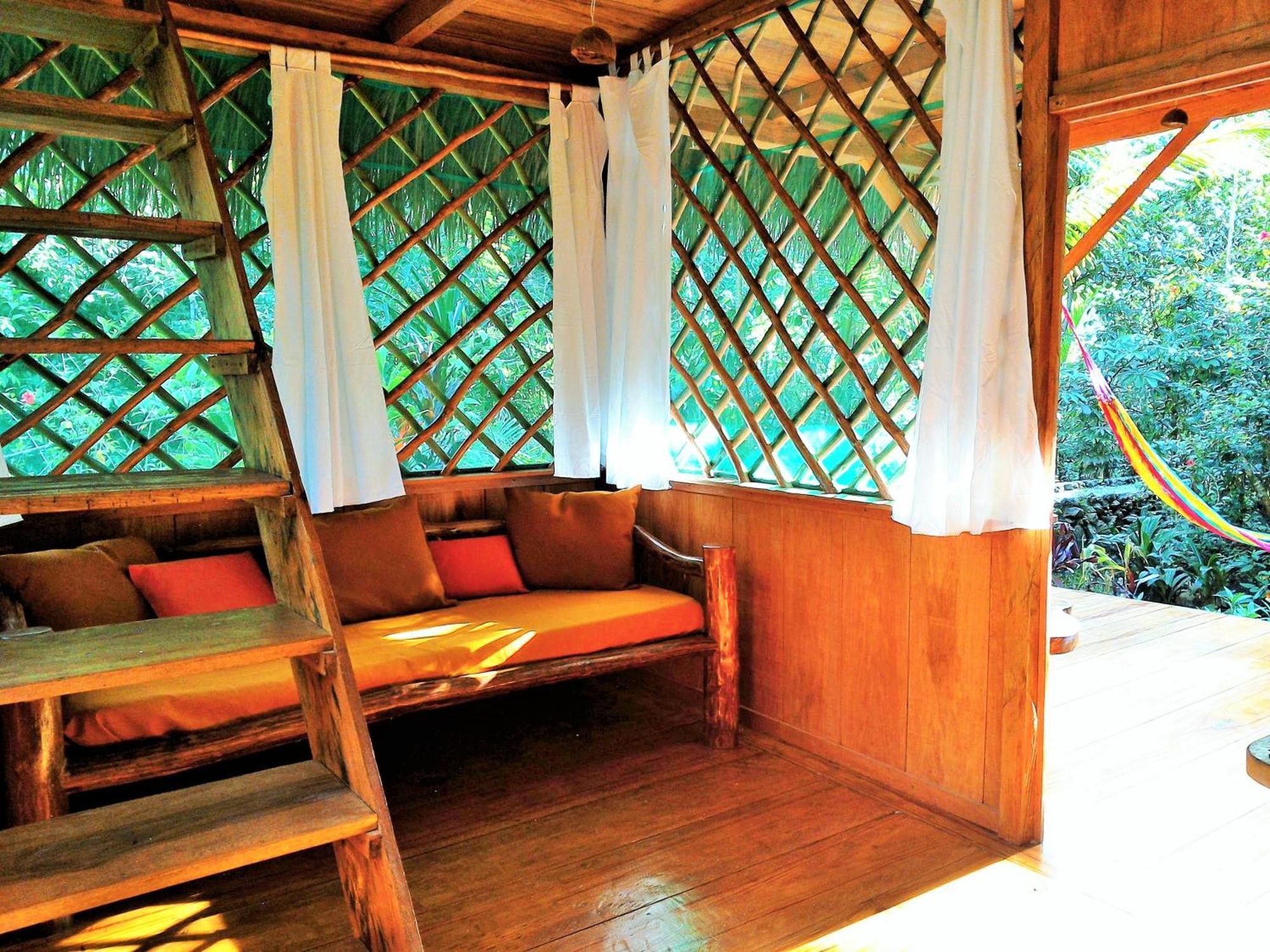 El Hotelito Perdido Izabal