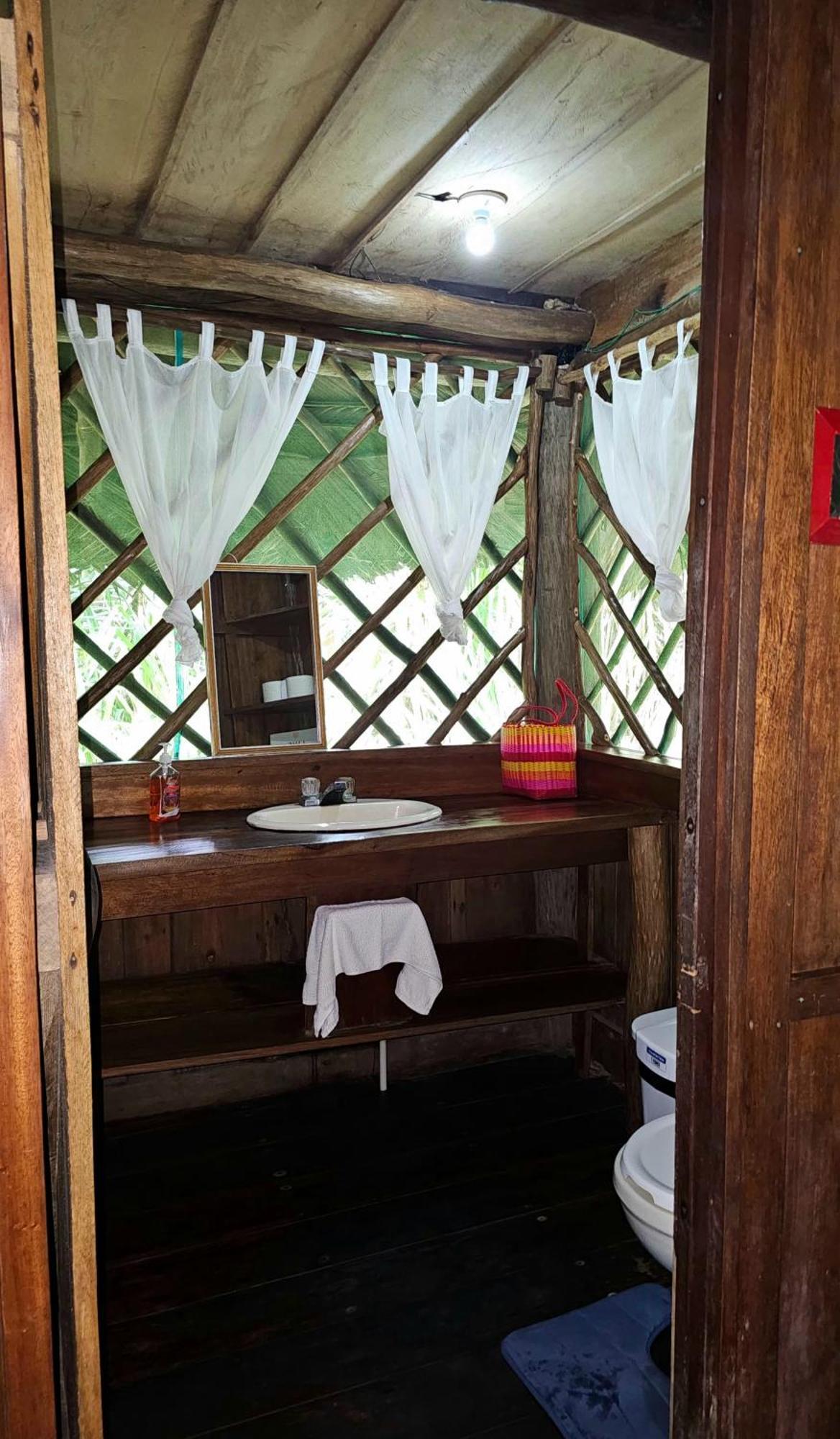 El Hotelito Perdido Izabal